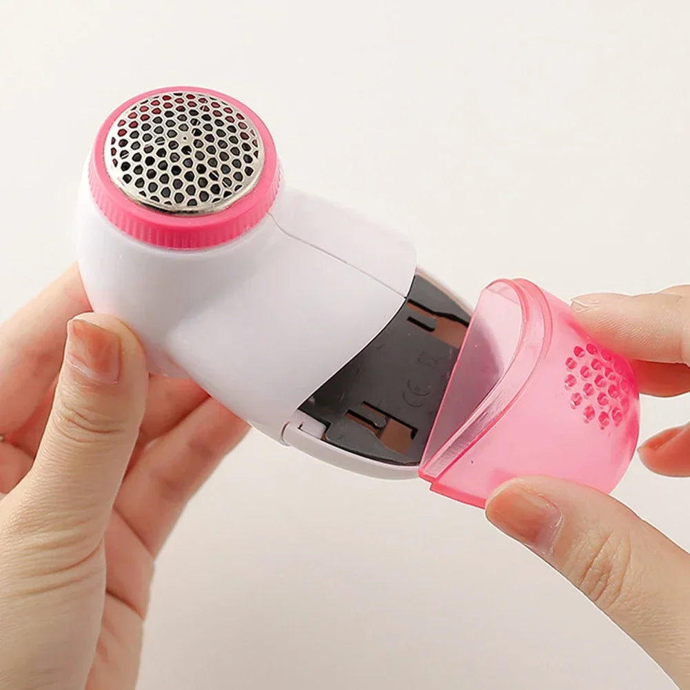 Showlu Smart General electric lint remover fabric shaver with a sleek handheld design for removing fuzz and lint from clothing.
