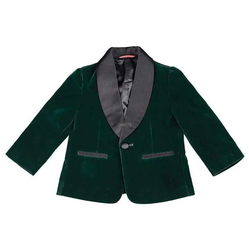 Boy wearing SHOWLU FASHION velvet blazer and pants suit, formal wedding tuxedo, stylish and elegant for special occasions.