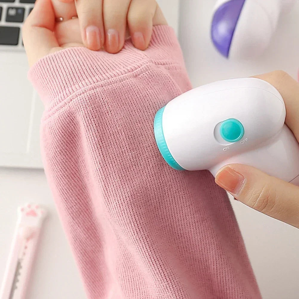 Showlu Smart General electric lint remover fabric shaver with a sleek handheld design and stainless steel blade for removing fuzz.