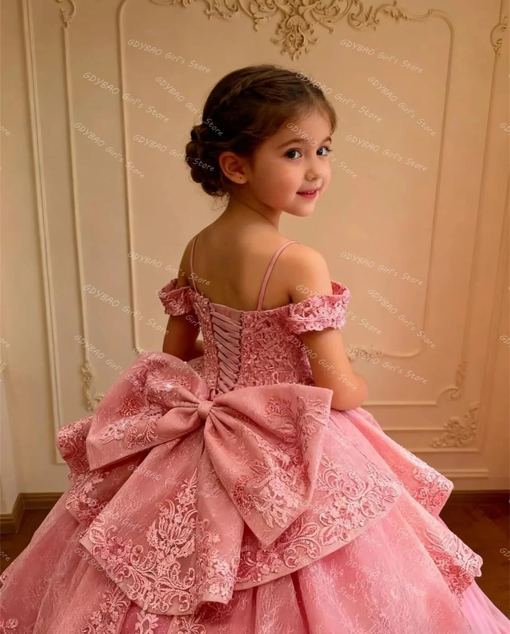 Pink flower girl dress with bowknot and appliques, short sleeves, floor length, suitable for weddings, birthdays, and first communions.