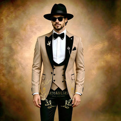 Beige Formal Men Suit 3 Pieces Tuxedos Peaked Lapel Groomsmen Wedding Suits Set Fashion Male Party Business Blazer Pants Vest
