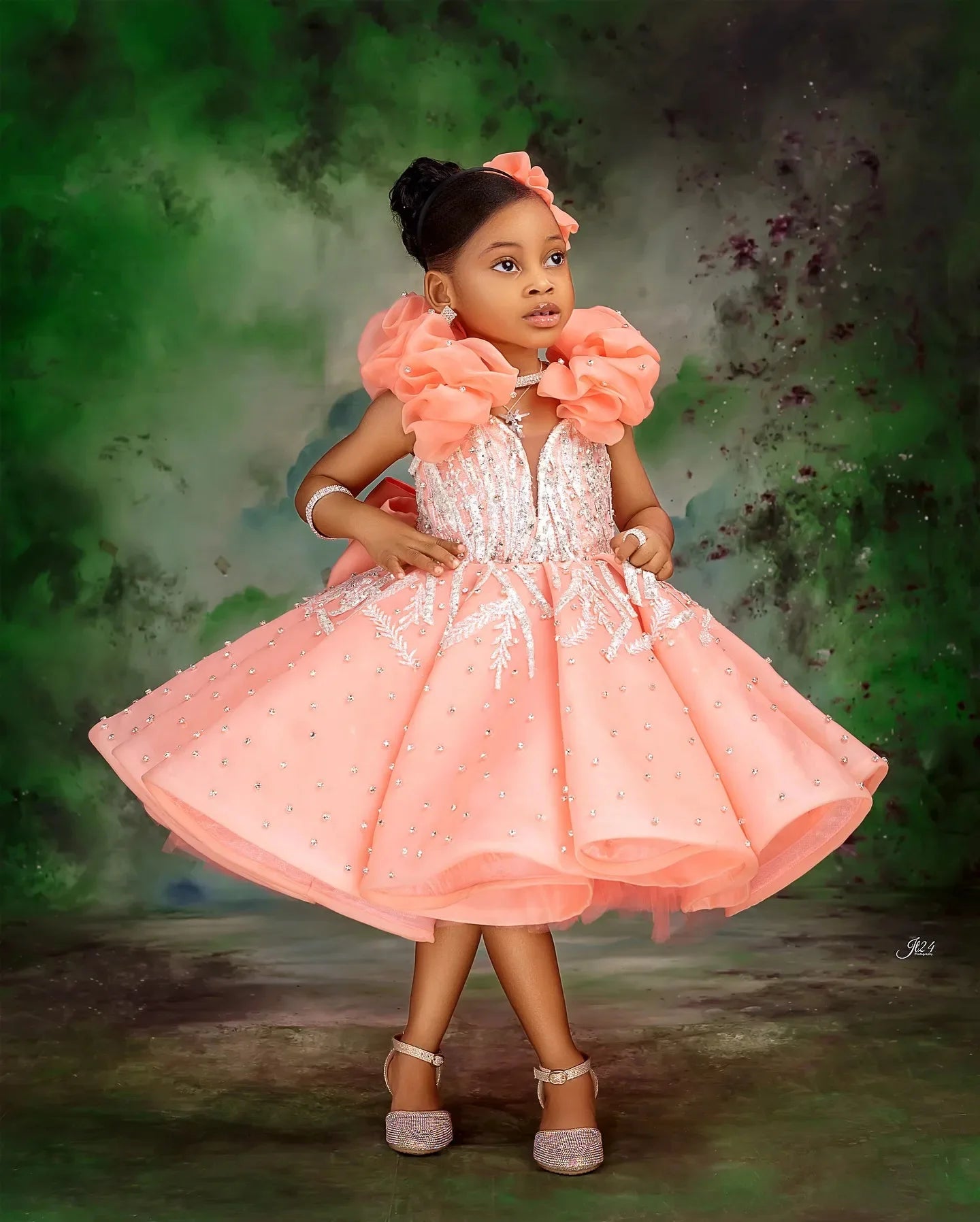 Customized Peach Pink Flower Girl Dress For Wedding Satin Knee Length Appliques Crystal Kids Birthday Party First Communion Gown