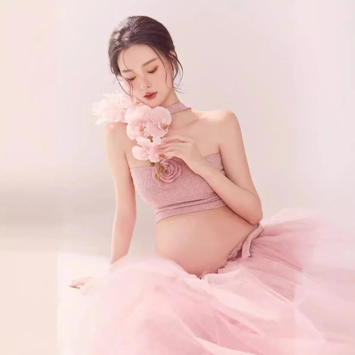Pink tube top and mesh tutu skirt from Showlu Maternity Photography Outfit, perfect for maternity photoshoots.