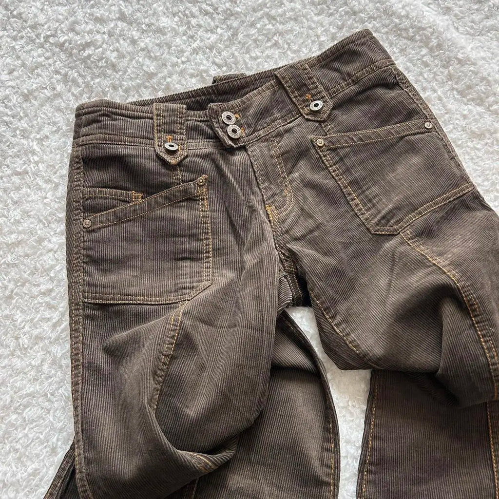 Brown Y2K flared jeans for women with multi pockets, low rise, and retro goth style, featuring a slim fit and flared leg.