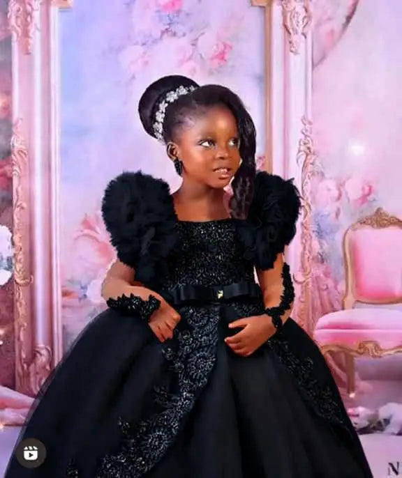 Peach pink lace flower girl dress for baby girls, perfect for birthday parties, with floral details and a soft, elegant design.