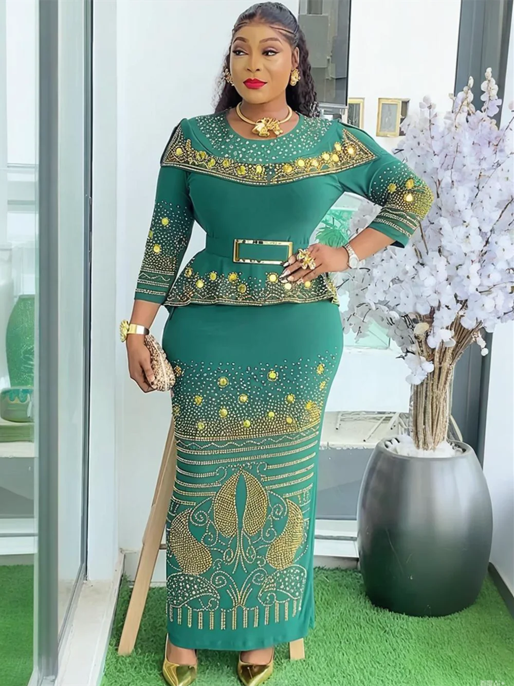 Plus size African party dress for women, elegant Dashiki diamond bodycon maxi gown, suitable for weddings and evening events.