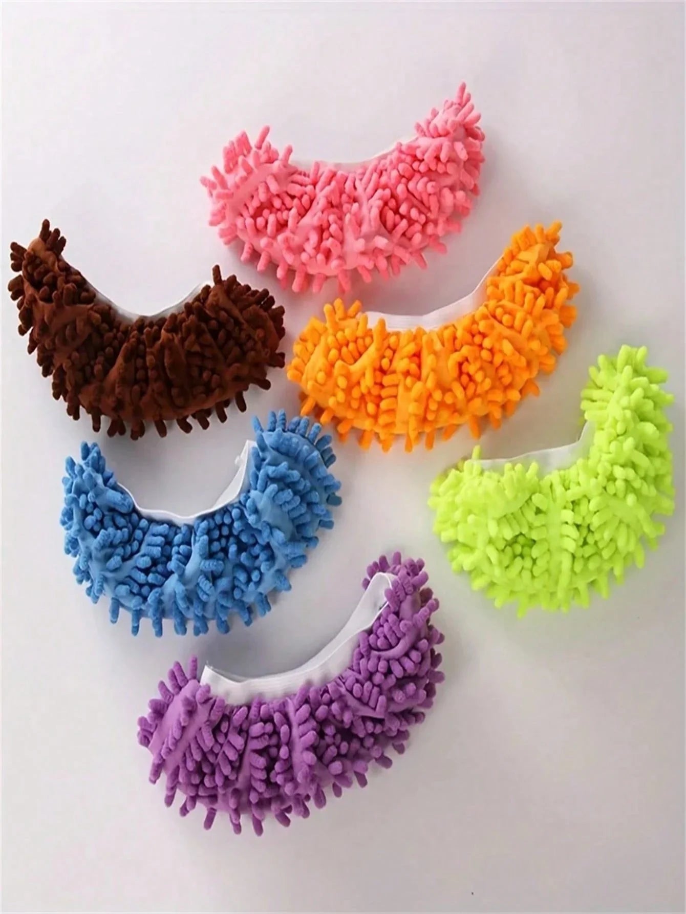 Showlu Fashion microfiber mop slippers, washable dusting socks in black and white, designed for easy cleaning and dust removal.