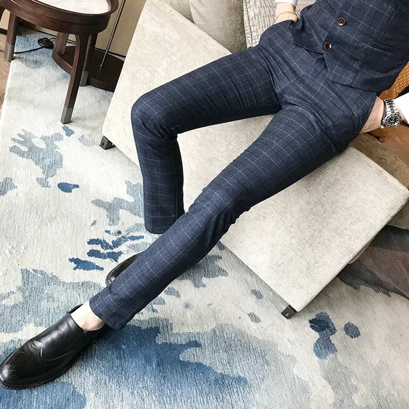 Left view of SHOWLU FASHION STORE men's 3-piece plaid suit with slim fit blazer, perfect for wedding or business occasions.