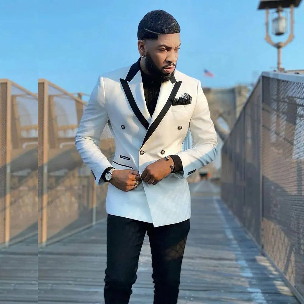 Men's tailored white double-breasted tuxedo suit with slim fit top lapel, two-piece prom costume for groom and formal occasions.