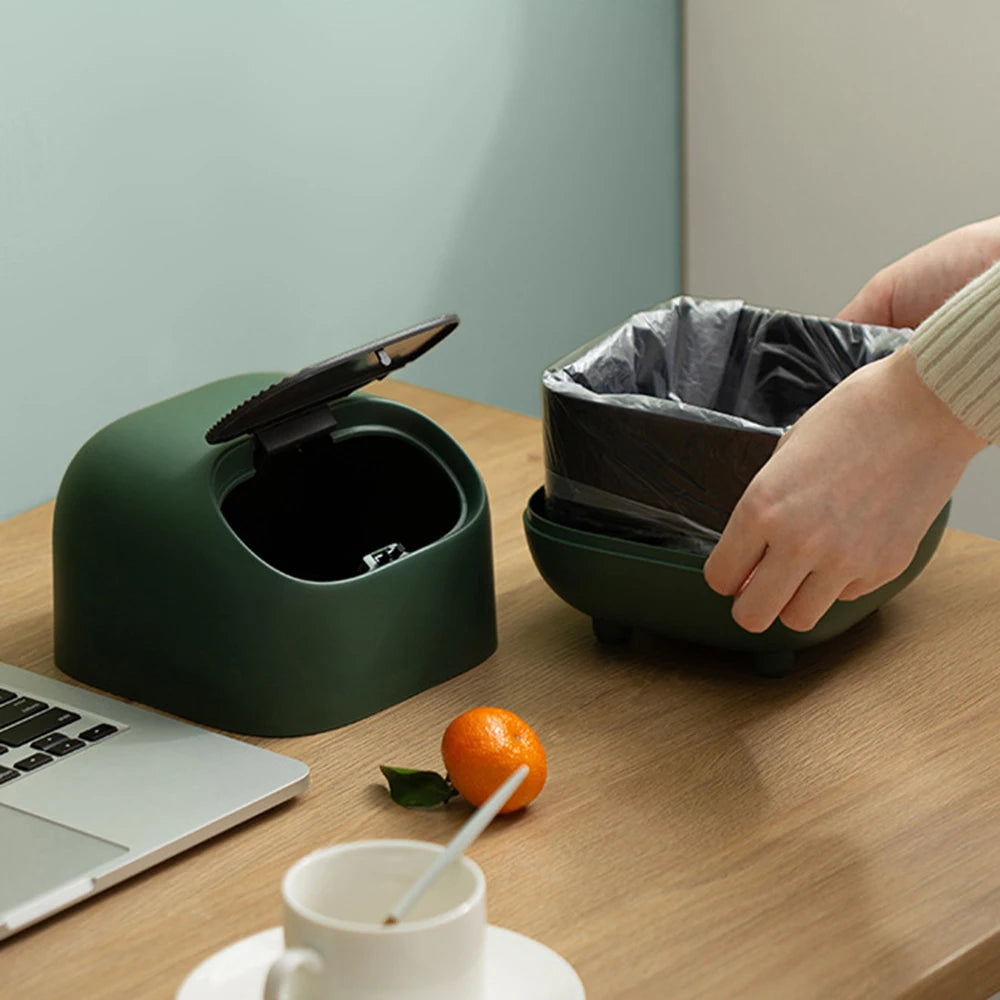 Showlu Smart General mini bathroom trash can with a sleek, compact design and a lid for discreet waste disposal.