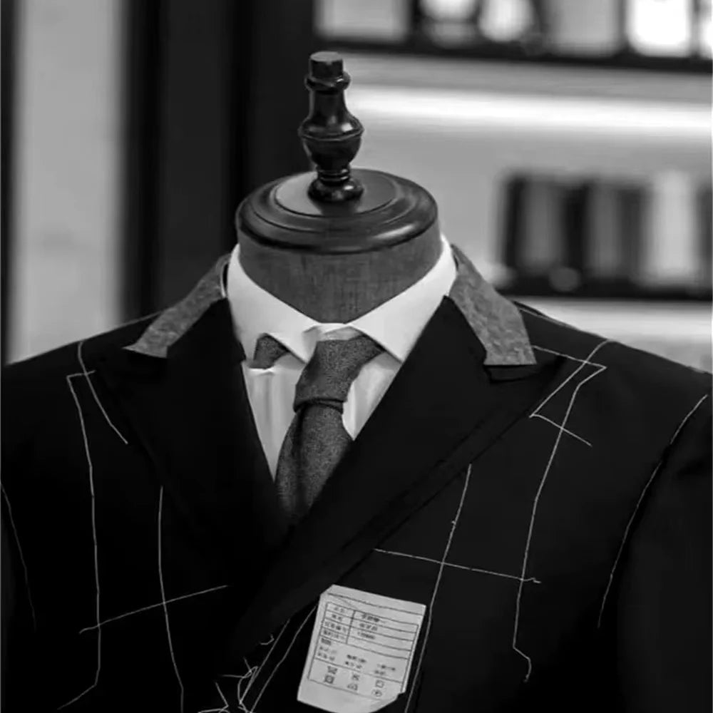 Elegant men's formal smoking suit by Showlu Fashion, featuring a champagne jacquard tuxedo with Xale lapel blazer for weddings.