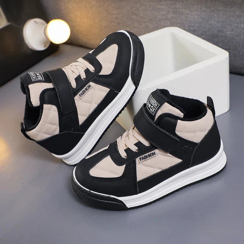 Showlu Fashion Kids winter sneakers with waterproof and anti-slip soles, ideal for cold weather and active play.