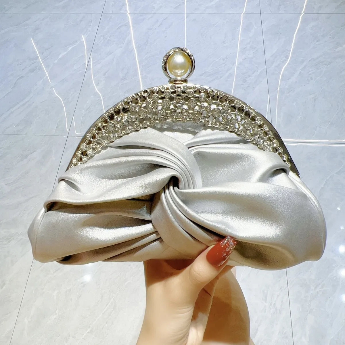 Red luxury chain shoulder bag for women, stylish chic crossbody purse perfect for wedding and party occasions.