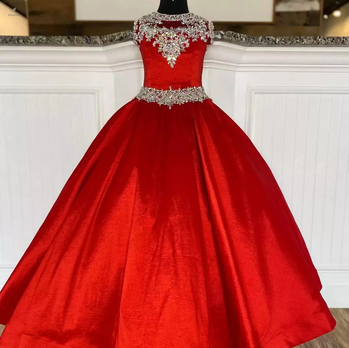 Red Sleeveless Flower Girl Dresses For Wedding Satin Crystal Floor Length Baby Girl Birthday Dresses for Photoshoot Customized