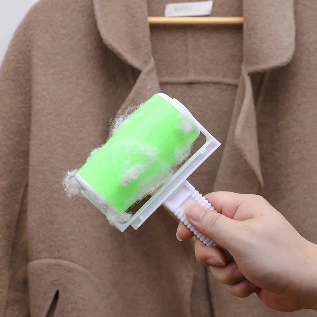 Showlu Smart General Pet Hair Roller Pro removing pet fur from a sofa with a reusable sticky roller.