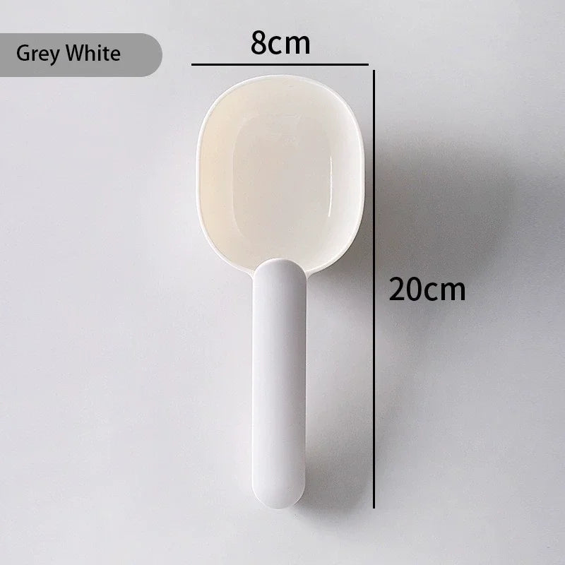 Showlu Smart General pet food scoop clip with a sturdy design for easy portioning and secure storage of pet food bags.