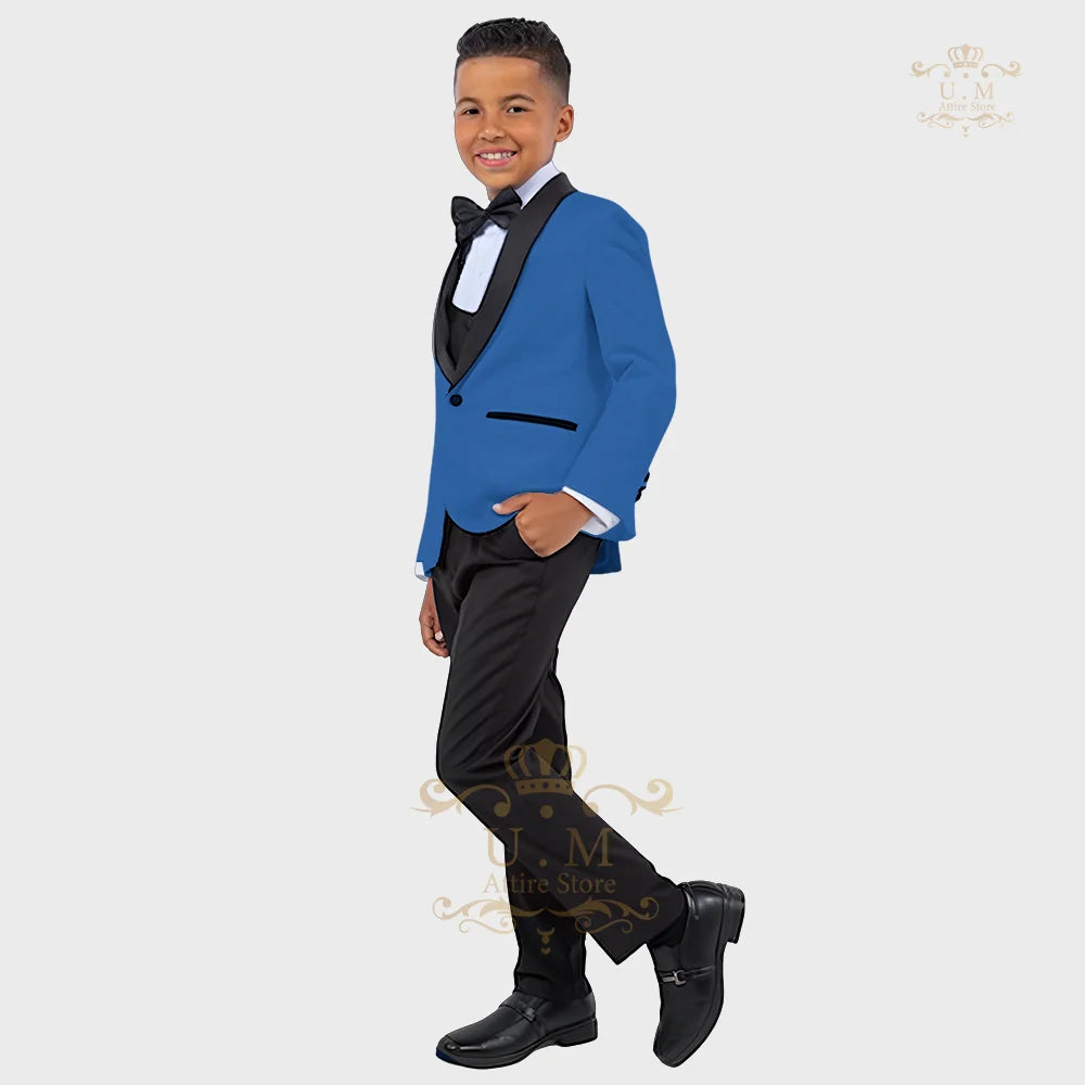 Boy wearing a white tuxedo suit with jacket, vest, and pants from SHOWLU FASHION STORE, formal boys' 3-piece suit for special occasions.