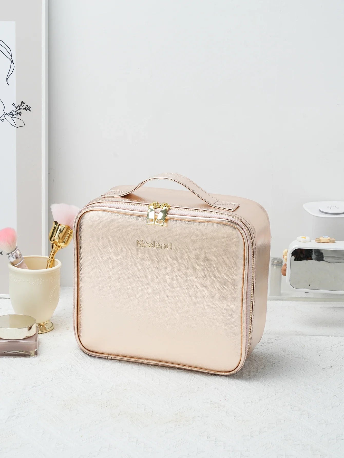 SHOWLU travel makeup bag with LED lighted mirror, PU leather toiletry case, compact and stylish for organizing beauty essentials.