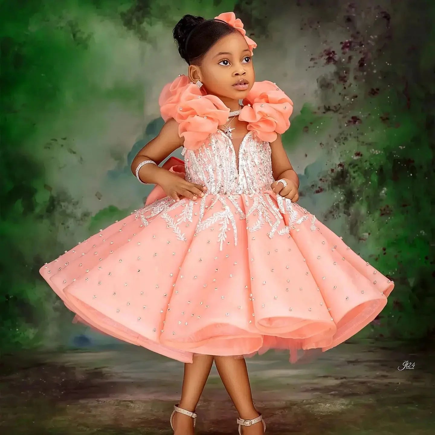 Customized Peach Pink Flower Girl Dress For Wedding Satin Knee Length Appliques Crystal Kids Birthday Party First Communion Gown