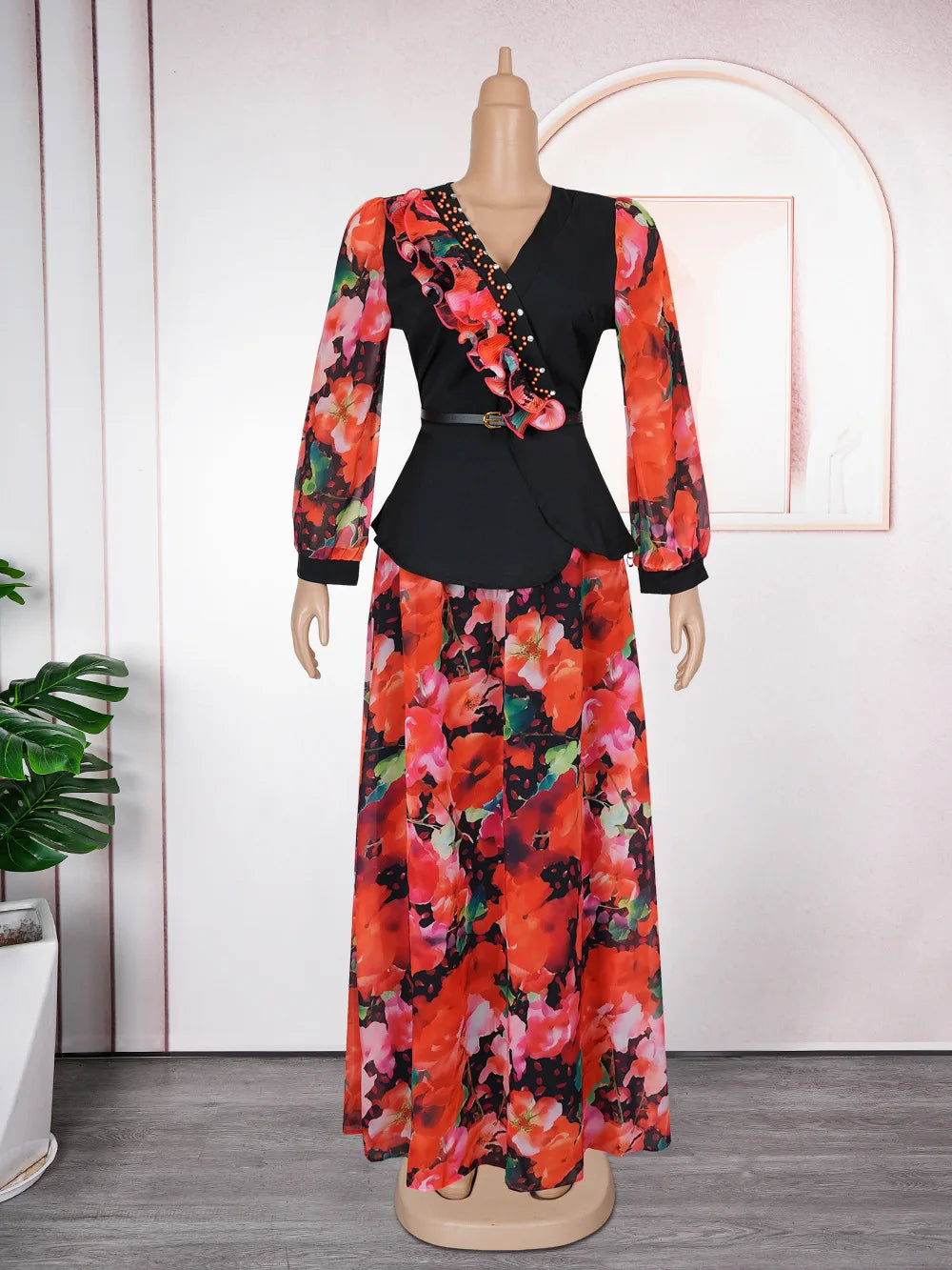 Elegant African dress for women featuring colorful Ankara fabric, long plus-size gown with dashiki style for weddings or parties