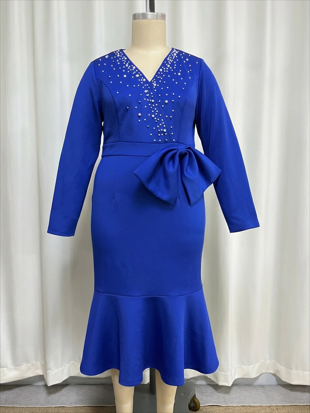 Elegant women’s mermaid dress by Showlu Smart General featuring beading, V-neck, long sleeves, peplum waist, ideal for weddings and formal occasions.