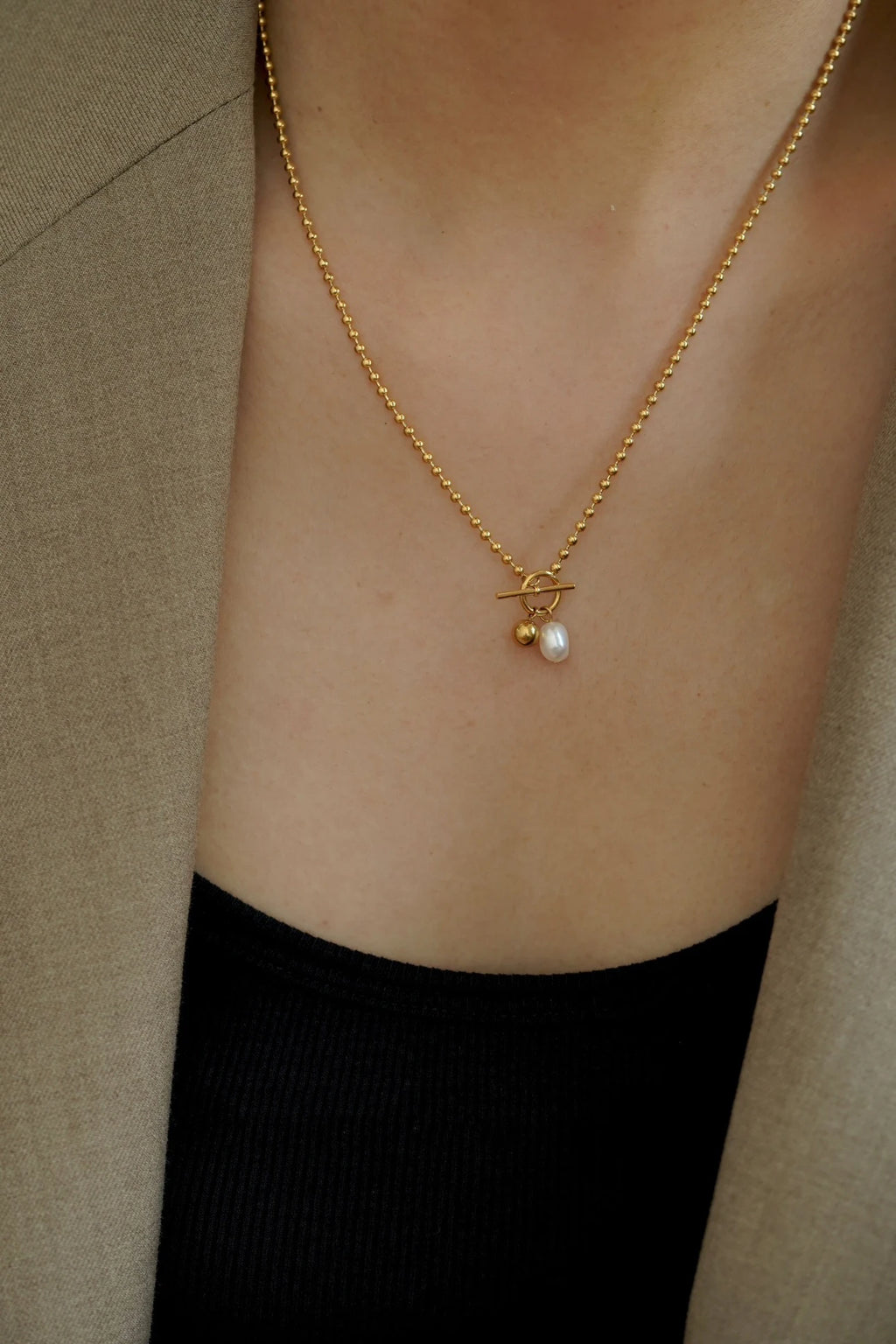 Showlu Fashion Store Peri'sBox minimalist stainless steel necklace with freshwater pearl pendant and baroque pearl accents for women