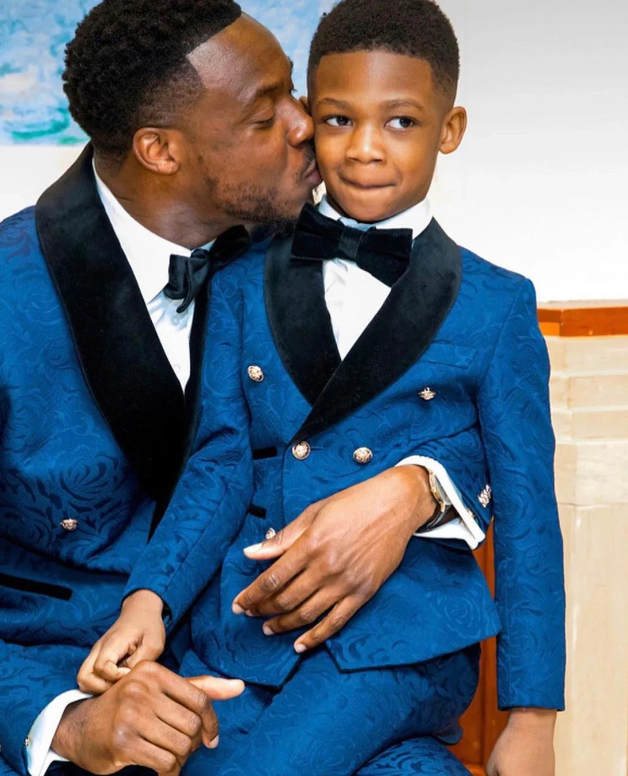 Blue men's wedding suit with black velvet collar tuxedo set by SHOWLU FASHION STORE, featuring a tailored fit and elegant details.