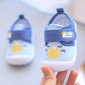 Showlu Fashion baby cartoon squeaky shoes with non-slip canvas soles, designed for first walkers and toddler footwear.