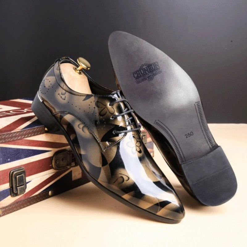 Men's black patent leather Oxford shoes with pointed toes, suitable for weddings and formal occasions, by Showlu Fashion Store.
