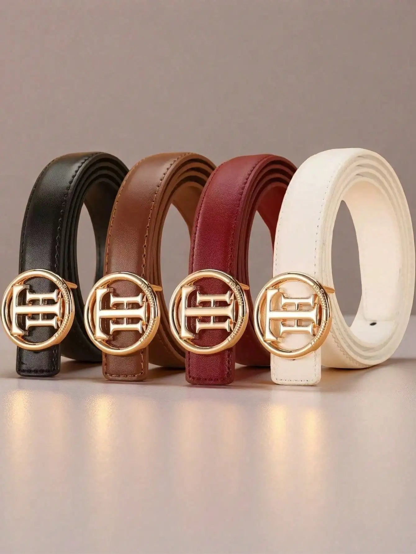Women's belt with a smooth buckle, 2.5cm wide, in classic style, personalized design, perfect for jeans and casual outfits.