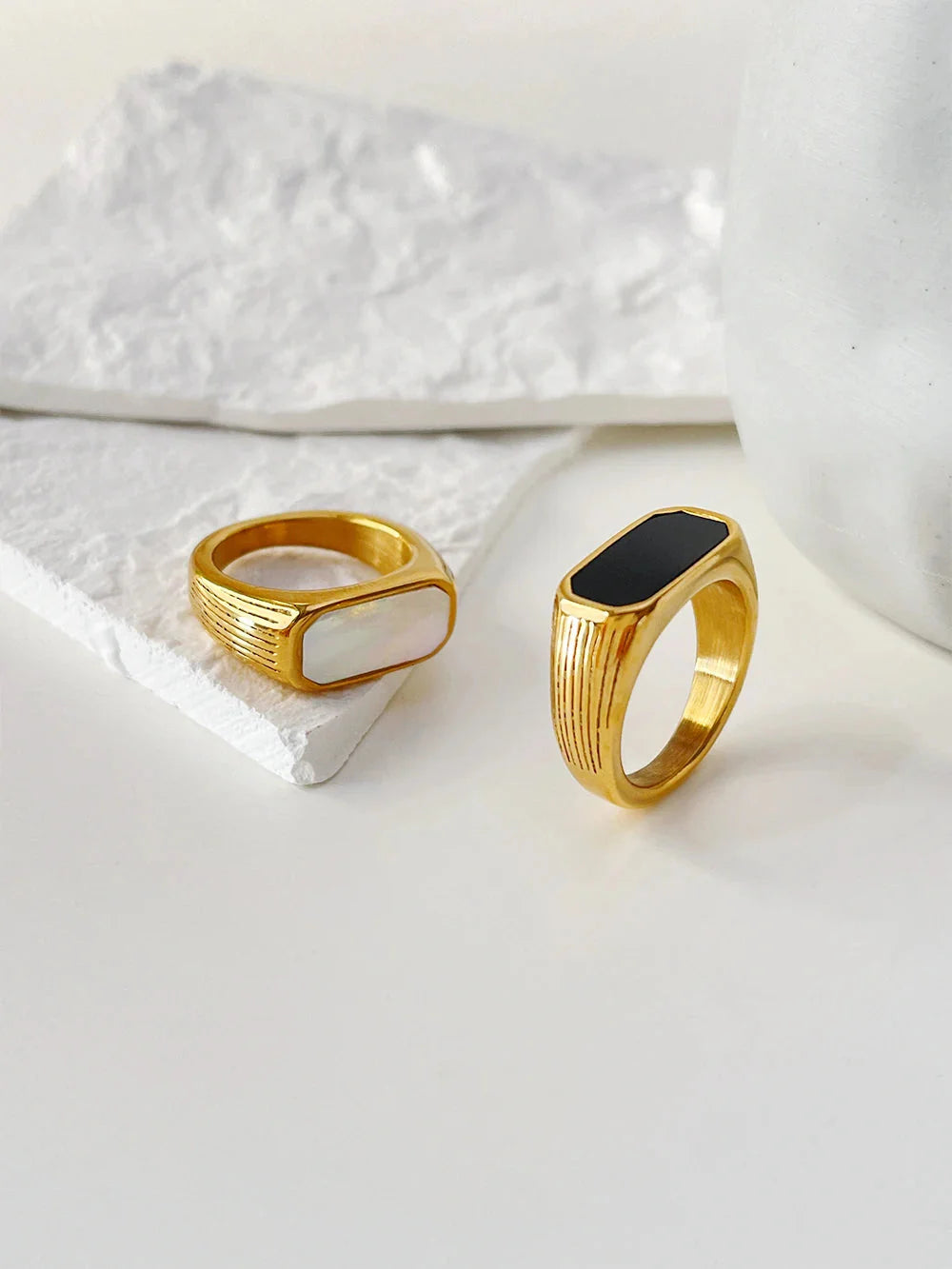 Gold plated stainless steel Peri'sBox Mother of Pearl rectangle ring with elegant design, showcasing a stylish jewelry piece.