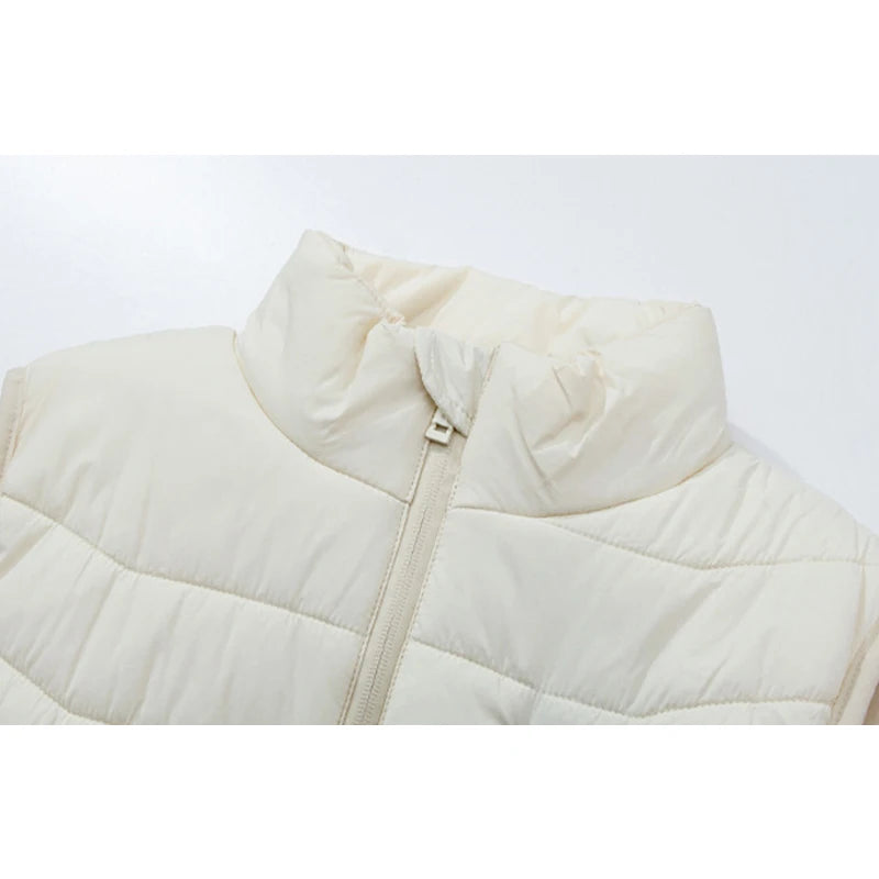 Men's heated winter vest jacket by Showlu Smart General with visible heating panels and a sleek black design.