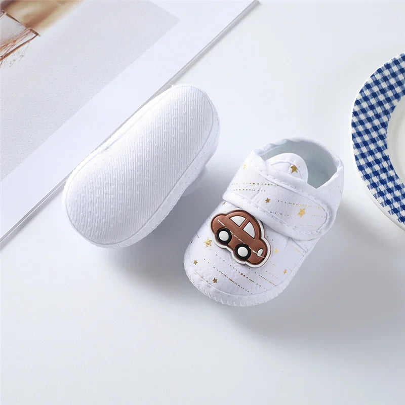 Soft cotton baby first walkers shoes for boys and girls, showing the comfortable newborn shoes with pastel colors and soft fabric.
