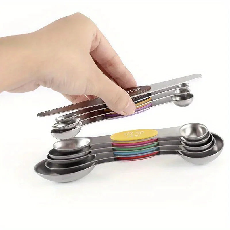 Showlu Smart General magnetic measuring spoons set with stainless steel handles and engraved measurement markings.