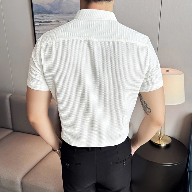 Men's brown thin waffle shirt by Showlu Fashion, short sleeve, non-iron slim business shirt with a refined, textured fabric.