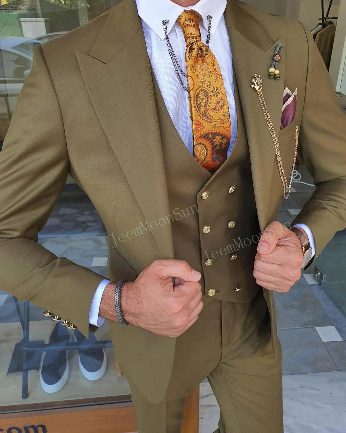 White men's 3-piece slim fit suit with peak lapel, showing the tuxedo jacket, vest, and trousers, from SHOWLU FASHION STORE.