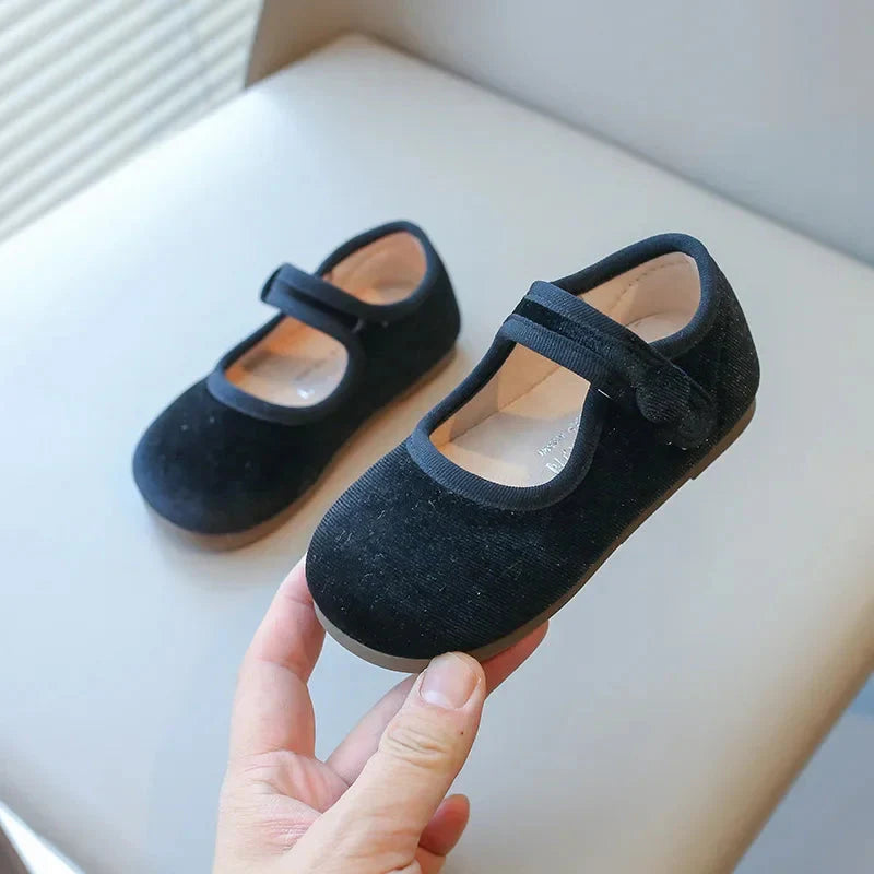 SHOWLU Girls velvet Mary Jane flats featuring breathable design and casual loafer style, suitable for comfortable kids' footwear.