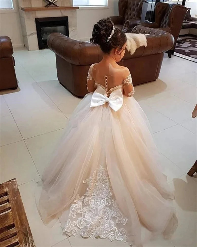 Showlu Fashion Flower Girl Dress with lace and tulle, first communion ball gown for young girls, elegant and charming.