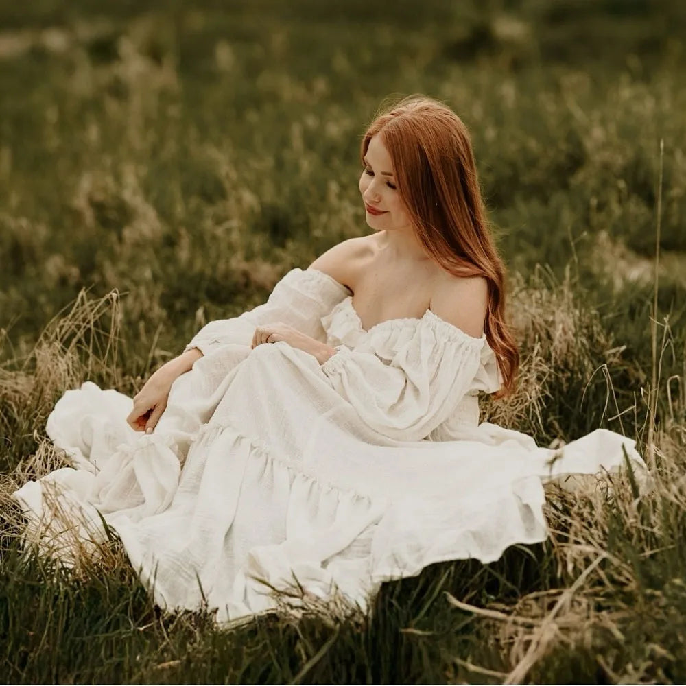 Showlu Bohemian 2-piece maternity photography gown set in linen cotton, featuring flowing fabric and boho style for maternity photos.