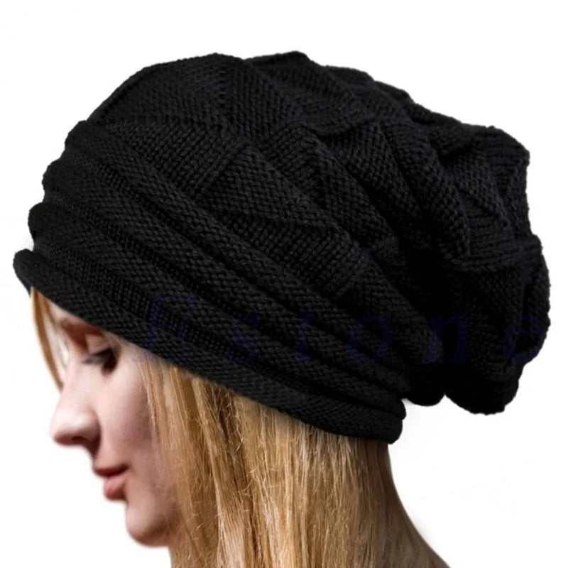 Women’s winter knitted slouchy beanie hat with warm wool, suitable for outdoor snow skiing and cold weather.