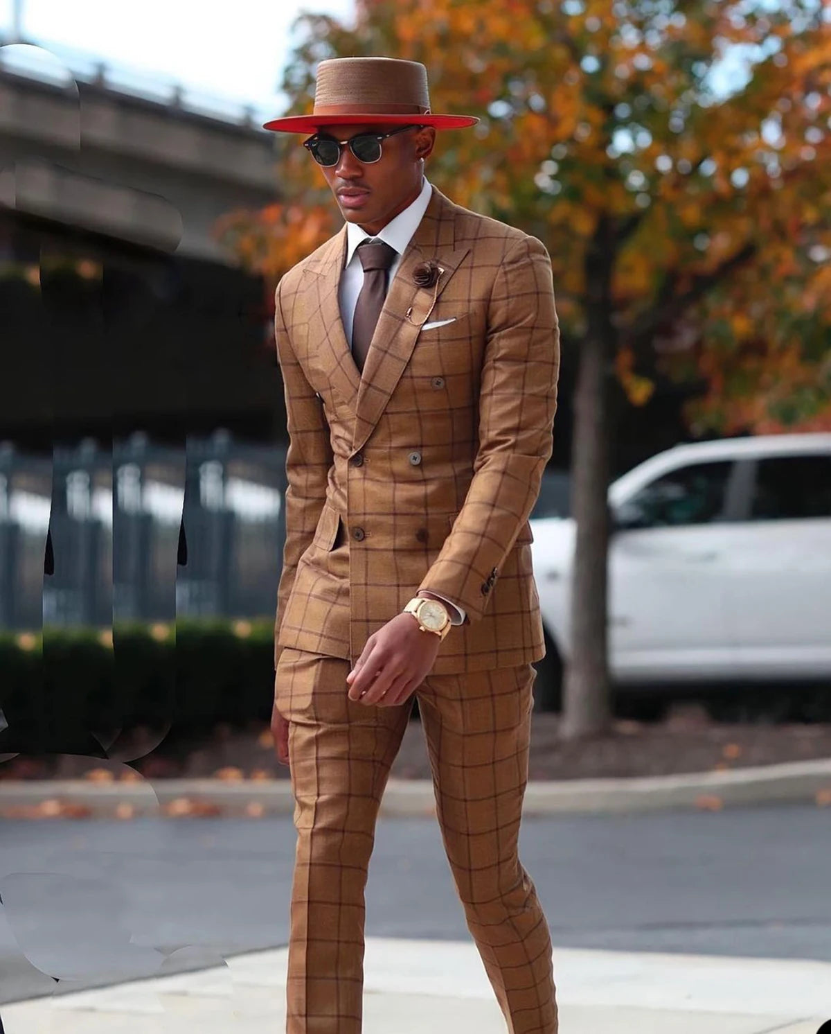 Showlu men's plaid slim fit 2-piece suit with double-breasted blazer and matching pants, stylish formal wear for men.
