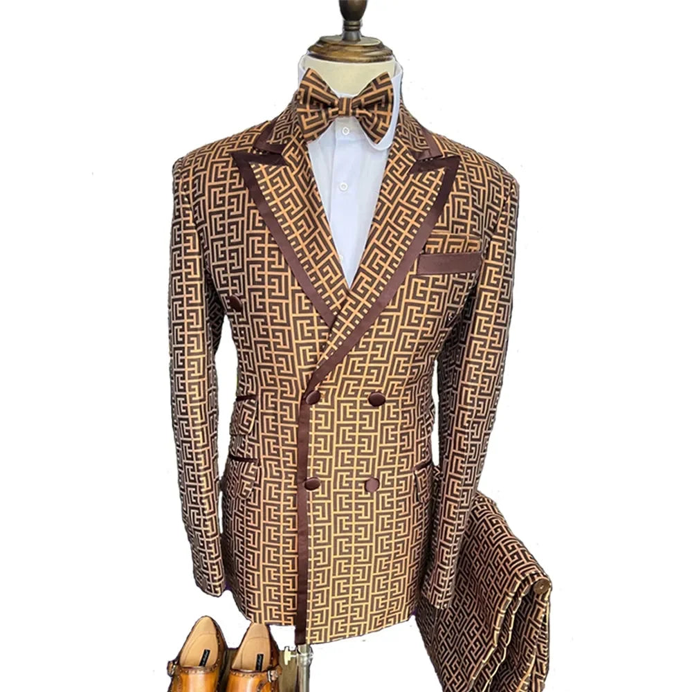 Men's slim fit jacquard wedding suit by SHOWLU FASHION, double-breasted tuxedo with elegant detailing and tailored fit.