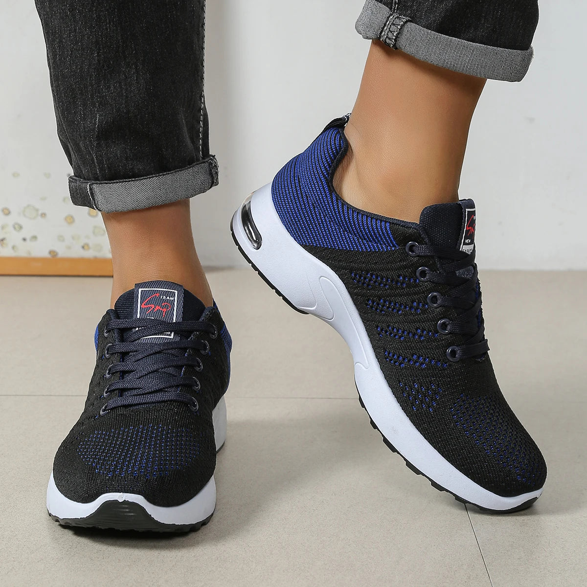 Men's Showlu Fashion breathable lace-up running shoes with non-slip soles, durable design, and pillow comfort for active wear.
