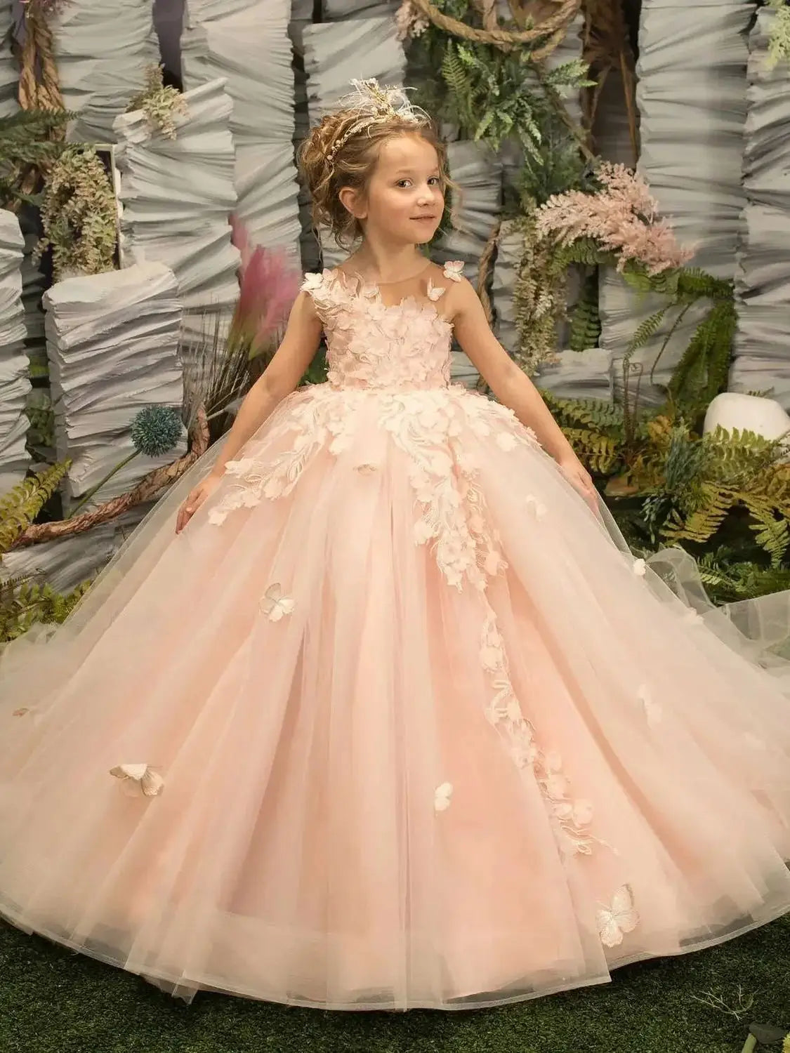 Pink flower girl dress with lace appliqué and tulle skirt, perfect for first communion, by Showlu Fashion Store.