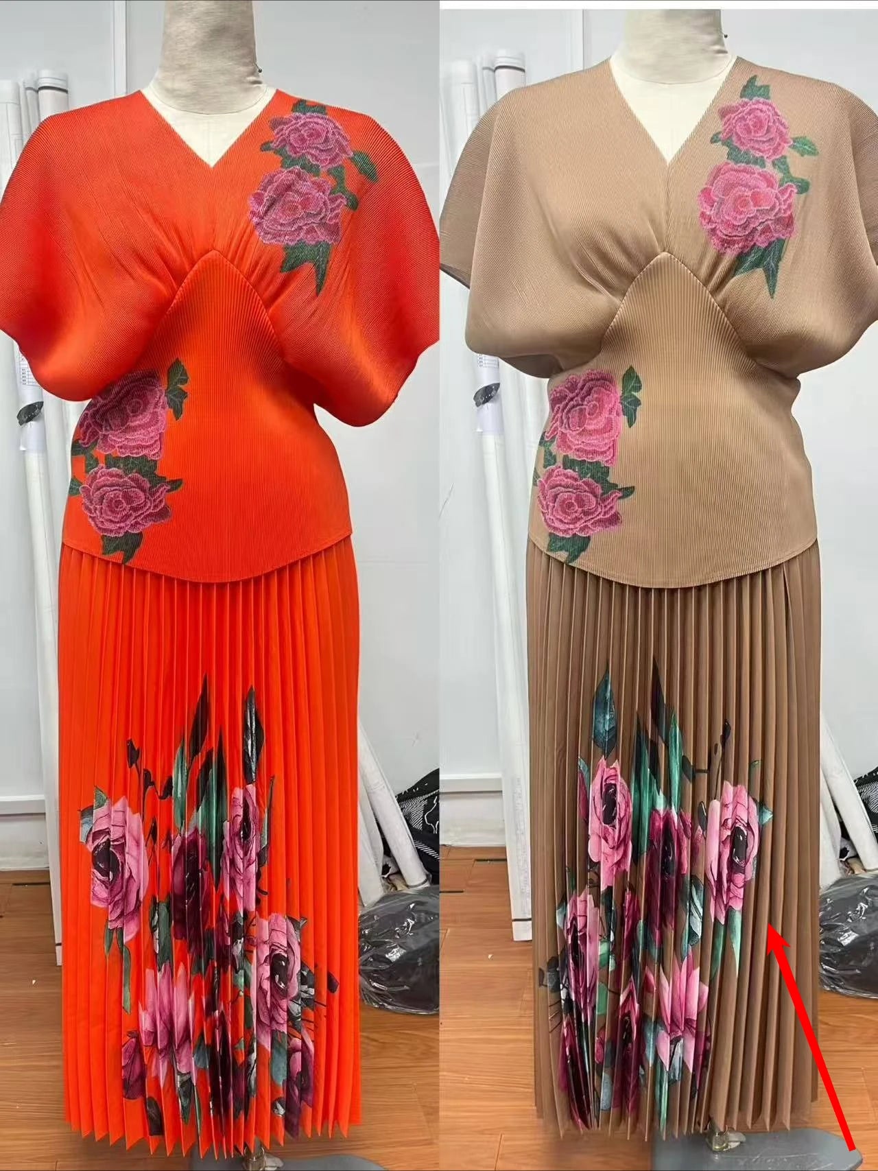 Showlu Fashion Women's V-neck short sleeve pleated two-piece set with printed high waist skirt, elegant evening dress, and folds design.