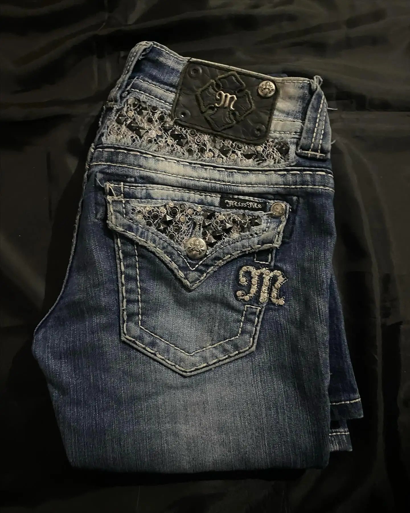 American Vintage Y2K rhinestone wing embroidered blue low-rise flared jeans with studded pockets for women, streetwear denim pants