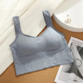Seamless breathable sports bra for women, anti-sweat fitness top with shockproof support, push-up design, ideal for gym and yoga workouts.