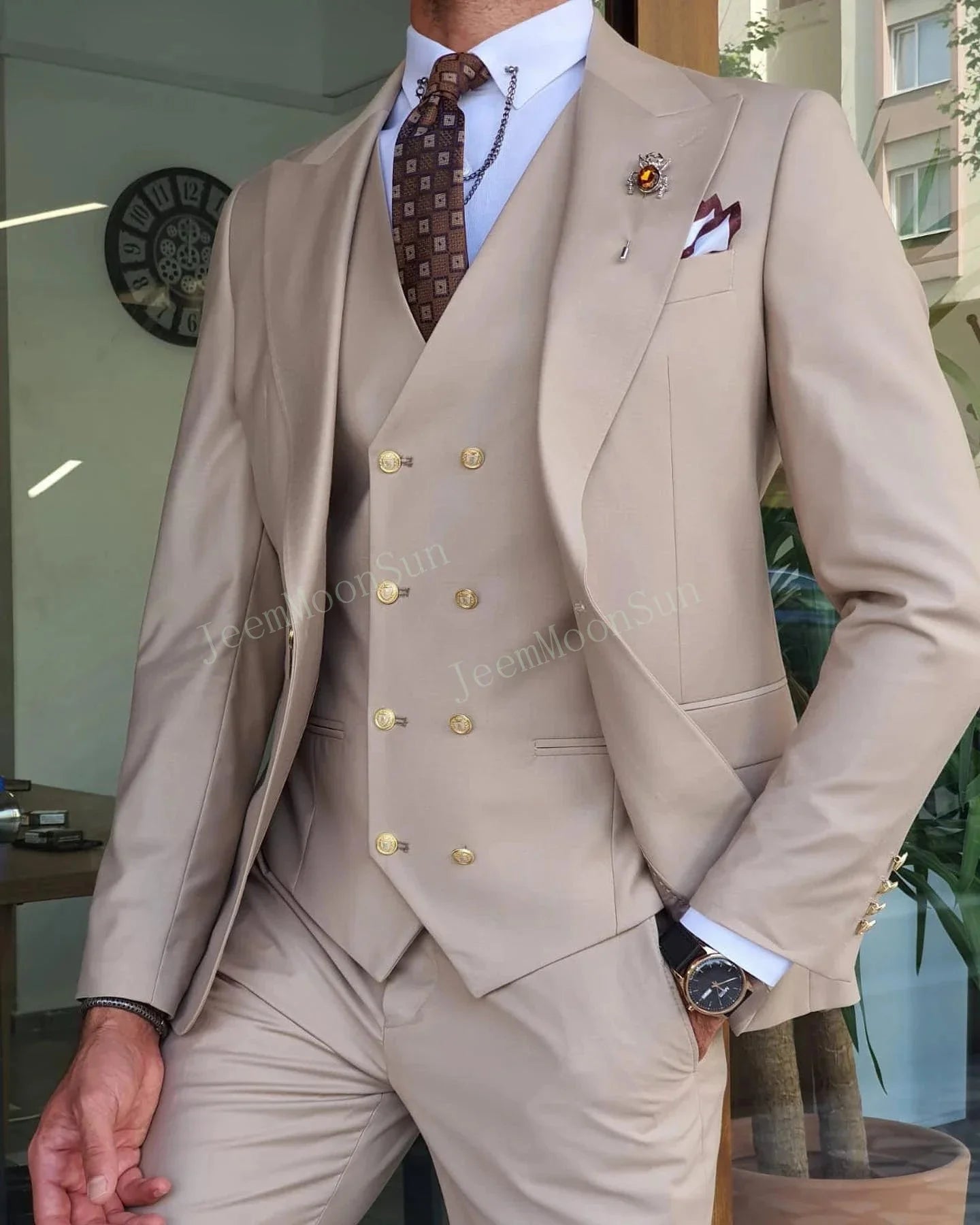 Men's white 3-piece slim fit suit with peak lapel, shown on a mannequin, ideal for wedding or formal occasions.