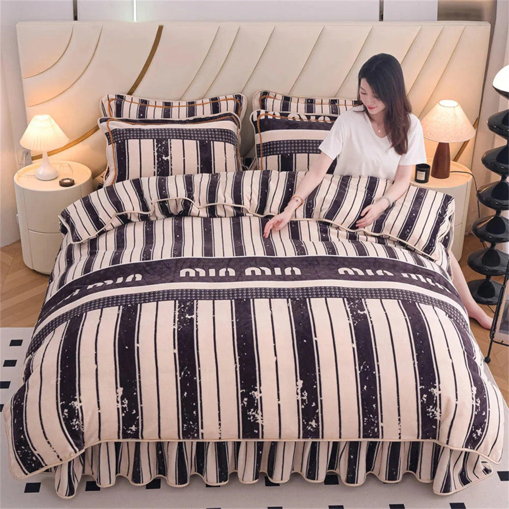 Thickened coral velvet bedding set with four-piece flannel quilt cover in soft, plush fabric, designed for cozy bedroom decor.
