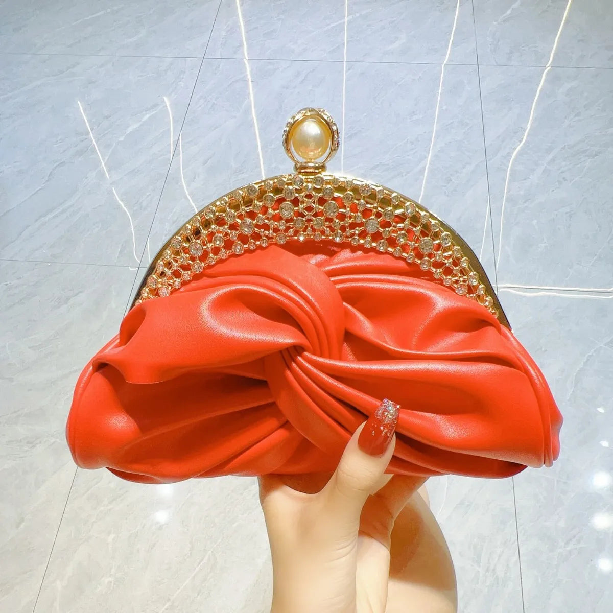 Red luxury chain shoulder bag for women, stylish crossbody clutch for wedding and party occasions, chic handbag and purse.